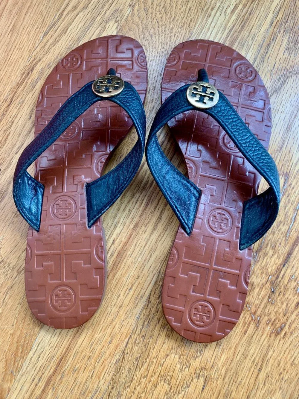 EUC Tory Burch Thora Black & Gold Leather Sandals/ Flip flops with original box